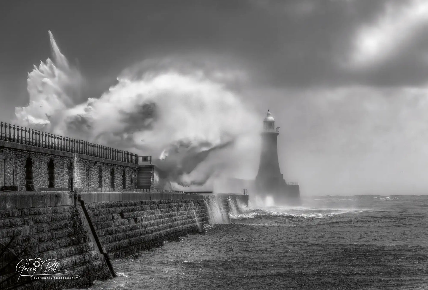 Tynemouth North Pier Waves