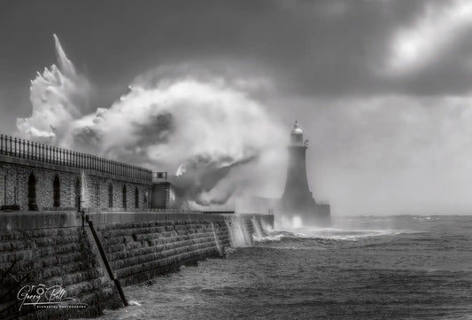 Tynemouth North Pier Waves
